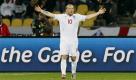 England's Wayne Rooney reacts during the World Cup group C soccer match between England and the United States at Royal Bafokeng Stadium in Rustenburg, South Africa, on Saturday, June 12, 2010.  (AP Photo/Eugene Hoshiko) Foto: ap