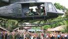 In Bahorok (Indonesien) startet ein mit Rettungskräften voll besetzter Hubschrauber in Richtung des indonesischen Dschungels um die Absturzstelle eines Flugzeuges zu erreichen. Bis zu dem Flugzeug konnte bisher noch nicht vorgedrungen werden, dennoch gibt es Hoffnung auf Überlebende: das Wrack scheint intakt, die Tragflächen sind nicht abgebrochen. Foto: dapd