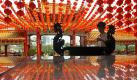 In der malaysischen Hauptstadt Kuala Lumpur ist ein Tempel zum chinesischen Neujahrsfest rot geschmückt. Foto: Shamshahrin Shamsudin Foto: dpa