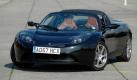 Auch der Tesla Roadster ist eine elektrische Waffe. Er spurtet mit 212 kW in vier Sekunden auf 100. Die Akkus sollen für bis zu 340 Kilometer reichen. Elektrische Power für  99.960 Euro als Roadster, ... Foto: pi