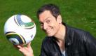 Comedian Dieter Nuhr musste gegen einen eher defensiven Waldemar Hartmann kontern.
 Foto: RTL