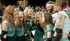 Bliss findet trotz der Probleme mit Eltern und der Liebe ihre Bestimmung im Roller Derby. Auch für ihre Mannschaft die «Hurl Scouts» mit ihrem Trainer Razor (Andrew Wilton) wird sie unersetzlich. Foto: Senator Film