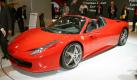 Im Supersportbereich hat Leichtbau Tradition: Ferrari zeigt den 458 Spider mit besonders leichtem Dach. Foto: pi