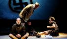 Der Schauspieler Robert Kuchenbuch probt auf der Bühne in Bochum in der Jahrhunderthalle während der Generalprobe zu Die Blechtrommel von Günther Grass mit weiteren Kollegen des Ensembles eine Szene. In der Fassung von Armin Petras, Intendant am Berliner Maxim Gorki Theater, inszeniert Regisseur Jan Bosse das Leben von Oskar Matzerath im ehemaligen Bochumer Stahlwerk. Premiere ist am Mittwoch. Foto: ap