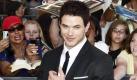 Platz 8: Kellan Lutz lässt sich von den Fans feiern. Dank Twilight ist er zum Star geworden. Über seine Attraktivität erklärt er schmunzelnd: Zum Glück habe ich Grübchen. Damit sehe ich aus wie ein kleiner Bettler. Foto: dpa