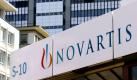 A picture dated 12 August 2005 of the Logo of Swiss pharmaceutical maker Novartis at the headquarter in Basel, Switzerland. Pharmaceuticals maker Novartis AG reported a 14 percent decline in first-quarter net income Thursday, April 23, 2009, in part because of currency differences and financing the takeover of the Alcon eye care company. Novartis posted a profit of 1.98 billion dollars, compared with 2.3 billion dollars in the first quarter of 2008. EPA/STEFFEN SCHMIDT +++(c) dpa - Bildfunk+++  Foto: dpa