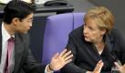 Union und FDP sind sich eingi: Kanzlerin Angela Merkel (CDU) erteilte einer Neuauflage der großen Koalition vor der Parteibasis eine Absage: Die nötigen Kompromisse ließen sich mit der FDP leichter umsetzen als mit der SPD. FDP-Chef Philipp Rösler schloss einen Ausstieg aus der Koalition kategorisch aus. Foto: dpa