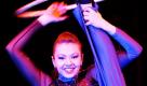 Geraldine Philadelphia tritt beim Artisten-Festival European Youth Circus in Wiesbaden mit ihrer Hula-Hoop-Darbietung auf, in der sie Akrobatik und Jongleurkunst miteinander verbindet. Die 14-Jährige wuchs im Zirkus Roncalli auf. Bei dem Wettbewerb der Nachwuchs-Artisten aus allen Teilen Europas ist sie eine der großen Favoritinnen. Wenn sie gewinnt winken ihr Auftritte auf den Circus- und Variete-Bühnen der Welt. Das Festival dauert noch bis Sonntag.  Foto: dapd