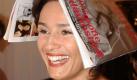 Zu Scherzen aufgelegt: Auch Sandra Maischberger feierte 2004 den 50. Geburtstag der Frauenzeitschrift Brigitte. Foto: dpa