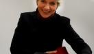 Mythos Frauenhandtasche: Margarete Meggle-Freund hat den Inhalt vieler Taschen untersucht. (Bild: Stephan Jansen/dpa) Foto: dpa