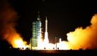 Die USA geben die bemannte Raumfahrt bald auf, auch die Russen haben andere Prioritäten. China schickt sich an die Lücke im All zu schließen: Die heute gestartete Rakete brachte das Raumschiff «Shenzhou-8» in die Umlaufbahn, dort soll das erste Andockmanöver an ein Weltraummodul erfolgen. Der Erfolg der Mission ist Voraussetzung für eine geplante chinesische Raumstation bis 2020. Foto: dpa