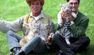 Ihre Zaubershows machten Siegfried und Roy zu Legenden. In der Vergangenheit waren die beiden sogar ein Liebespaar. Noch heute verbindet  sie eine tiefe Freundschaft, die sich auch schon in schweren Zeiten bewährt hat. Wie zum Beispiel 2003 als Roy bei einer Show in Las Vegas von einem Tiger angegriffen und schwer verletzt wurde. 
 Foto: dpa