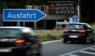 Im Rahmen des Projektes der Kulturhauptstadt Europas RUHR 2010 wird am Sonntag von 11 Uhr bis 17 Uhr die Autobahn 40 auf einer Länge von 60 Kilometern in beide Richtungen gesperrt und für Besucher freigegeben. In Fahrtrichtung Duisburg wird die längste Tafel der Welt zur Bühne kultureller Vielfalt der Metropole Ruhr. Auf der Gegenrichtung von Duisburg nach Dortmund können alle Interessierten die einmalige Chance nutzen, mit allem was Räder, aber keinen Motor hat, die Autobahn zu befahren. Foto: ddp
