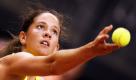 Die Schweizerin Patty Schnyder spielte beim Porsche Tennis Grand Prix den Ball gegen die deutsche Sabine Lisicki. Die Deutsche gewann mit 6:4 und 6:3. Foto: ddp