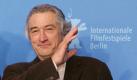Robert De Niro ist der Meister aller Schauspielklassen. Für seine glaubwürdigen Darstellungen nimmt der Schauspieler auch erhebliche körperliche Strapazen auf sich. Für die Rolle des älteren Boxers Jake LaMotta in Martin Scorseses Meisterwerk Wie ein wilder Stier (1980) fraß sich De Niro 27 Kilogramm an. Das brachte ihm einen Oscar und außerdem einen Eintrag ins Guinness-Buch der Rekorde für die größte Gewichtszunahme eines Schauspielers für seine Rolle. Foto: dpa
