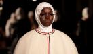 Der Designer Thom Browne hat eines seiner Models auf der New Yorker Fashion Week in einen an Ostern erinnernden Mantel gesteckt. Bis Donnerstag stellen Modemacher in der amerikanischen Metropole ihre Ideen für den Frühling 2011 vor. Foto: dapd