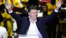 Santos siegt bei Präsidentenwahl in Kolumbien
Vorspann: 	
Text: 	

Bogotá (dpa) - Der konservative frühere Verteidigungsminister Juan Manuel Santos hat die Stichwahl um das kolumbianische Präsidentenamt haushoch gewonnen. Für den 58-jährigen Vertrauten des populären Amtsinhabers Alvaro Uribe stimmten am Sonntag 69,05 Prozent der Wähler.

Das war das beste Wahlergebnis für einen Präsidenten in der Geschichte der kolumbianischen Demokratie. In seiner Siegesrede dankte Santos Uribe. «Dies ist auch ihr Triumph», sagte er vor etwa 5000 jubelnden Anhängern in der Hauptstadt Bogotá. «Die Kolumbianer haben heute massiv dafür gestimmt, sein Programm fortzusetzen», betonte er und legte sich damit zugleich in wesentlichen Punkten seiner künftigen Regierungspolitik fest. Santos übernimmt das höchste Staatsamt am 7. August für vier Jahre.


 Foto: dpa