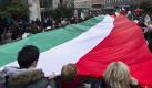 Proteste gegen Silvio Berlusconi in Rom: Verteidigen wir die Verfassung! Wenn nicht jetzt, wann dann? Foto: dpa