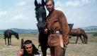 Pierre Brice als Winnteou (l), Häuptling der Apachen, und Lex Barker als Old Shatterhand in einer Szene der Karl-May-Verfilmung 'Winnetou und Old Shatterhand im Tal der Toten' (undatiertes Foto). Der Berliner Filmproduzent Horst Wendlandt wird am Samstag (08.08.1998) bei einer Gala während des Karl- May-Festes in Radebeul bei Dresden mit dem Karl-May-Preis 'Scharlih' geehrt. Wendlandt machte die Winnetou-Filme mit Pierre Brice und Lex Barker zur erfolgreichsten deutschen Filmserie nach dem Zweiten Weltkrieg. dpa (zu dpa 0278)  Foto: dpa