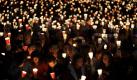 Ein Lichtermeer der Trauer und Anteilnahme nach einem der folgenschwersten Amokläufe der US-Geschichte: Am 16. April 2007 schießt ein 23-Jähriger auf dem Campus der Virgina Tech in Blackburg wild um sich, tötet 32 Menschen und verletzt 19 weitere. Beim Eintreffen der Polizei nimmt sich der Englischstudent aus Südkorea das Leben. Foto: dpa
