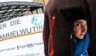 Unter dem Motto 'Aufklärung über Protest gegen das Elena-Vorhaben' 
demonstriert am Samstag (30.01.2010) eine Aktivisten der Piraten Partei 
als Datenkrake verkleidet auf dem Potsdamer Platz in Berlin gegen das 
Arbeitnehmer Datenprojekt 'Elena'. Im Rahmen eines bundesweiten 
Protesttages wollen die Gegner des Projekts parallel auch in anderen 
Städten demonstrieren. Seit Jahresbeginn müssen alle Firmen die 
Einkommensdaten per elektronischem Entgeltnachweis (Elena) an eine 
zentrale Speicherstelle bei der Rentenversicherung melden. Ab 2012 
sollen die Sozialbehörden dann auf dieser Basis Leistungen berechnen. 
Foto: Arno Burgi dpa/lbn +++(c) dpa - Bildfunk+++
 Foto: dpa