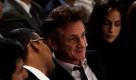 Gestern nahm Schauspieler Sean Penn an einem Gottesdienst für Hugo Chavez in der Riverside Church in Manhattan teil. Die Anwesenden beteten für die Genesung des krebskranken Präsidenten. Sean Penn macht keinen Hehl aus seiner Sympathie für den venezuelanischen Machthaber Hugo Chavez. Er verteidigte Chavez 2007 gegen einen Journalisten, der den Venezuelaner einen Diktator nannte.  Foto: dapd