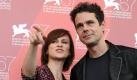 Tom Tykwer und Sophie Rois tuscheln. Foto: dpa