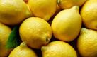 Zitronensaft hat eine desinfizierende Wirkung und hilft, Pickel auszutrocknen. Foto: news.de