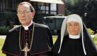 Dank ihrer Tüchtigkeit steigt Schwester Pascalina zur rechten Hand des Apostolischen Nuntius Eugenio Pacelli (Remo Girone) auf. Foto: ARD Degeto/Ziegler Film/Reiner Bajo