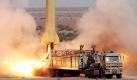 ARCHIV - Das undatierte Handout zeigt einen Test einer Shahab-3 Rakete der iranischen Revolutionsgarden in der Wüste bei Qom (Iran). Der BND geht nach einem «Stern»-Bericht davon aus, dass der Iran innerhalb von sechs Monaten eine Atombombe fertigbauen und ähnlich wie Nordkorea unterirdisch testen kann. «Wenn sie wollen, können sie in einem halben Jahr die Uranbombe zünden», zitiert das Magazin einen ungenannten Experten des Bundesnachrichtendienstes. EPA/FARS NEWS AGENCY - HANDOUT (zu dpa 0102 vom 15.07.2009) +++(c) dpa - Bildfunk+++
 Foto: dpa