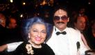 Der Münchner Modemacher Rudolph Moshammer mit seiner Mutter Else bei einem Filmball in München (Archivfoto vom Januar 1993). Moshammer wurde am Freitagmorgen (14.01.2005) tot in seiner Wohnung entdeckt. Er fiel nach Angaben der Staatsanwaltschaft einem Gewaltverbrechen zum Opfer. Genauere Einzelheiten seien bisher nicht bekannt, sagte ein Sprecher der Staatsanwaltschaft München I am Freitag. Foto: dpa