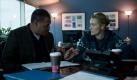 Dr. Ellis Cheever (Laurence Fishburne) und Dr. Erin Mears (Kate Winslet) bemühen sich währenddessen darum, den Ausbruch des Virus' vor Ort einzudämmen. Patienten und Infizierte müssen unter Quarantäne gestellt und die Toten begraben werden. Kein leichter Job. Foto: Warner