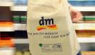 Nach der Schlecker-Pleite ist die Drogeriemarktkette dm vor Rossmann neuer Branchenführer. Foto: Uli Deck Foto: dpa