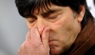 Verschnupft? Bundestrainer Joachim Lw war nicht zufrieden, musste aber auch nie eine Blamage befrchten. Foto: dpa