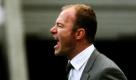 Platz 20: Newcastle United, Umsatz 101 Millionen Euro. Newcastle? Lang, lang ist es her, das die Magpies sportlich aufhorchen ließen. Inzwischen kicken die Schwarz-Weißen in der zweiten Liga und auch der Trainer ist nicht mehr Klub-Legende Alan Shearer (Bild). Trotzdem erwirtschaften die Nordengländer einen tollen Umsatz - vielleicht liegt es am hohen Beliebtheitsgrad des Vereins. Foto: dpa-Bildfunk