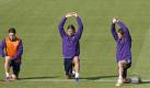 Real Madrid's Portuguese forward Cristiano Ronaldo (R) and German players Sami Khedira (C) and Mesut Oezil (L) warm up during their team's training session at the Sport City in Valdebebas, Madrid, Spain, 27 September 2010. Real Madrid will face AJ Auxerre in the UEFA Champions League group G soccer match on September 28. EPA/JUANJO MARTIN +++(c) dpa - Bildfunk++ Foto: dpa