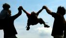 Alles dreht sich um Kinder - aber ab und zu müssen die Partner sich auch anfassen. Foto: dpa