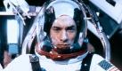 Tom Hanks fiebert in Apollo 13 (1995) dem Absturz der gleichnamigen Mondmission entgegen, die nach einem schweren Störfall nicht auf dem Planeten landen kann. Glücklicherweise kann das Raumfahrzeug wieder in die Erdatmosphäre eintreten, ohne zu verglühen. Der Spielfilm von Ron Howard ist bis dato der einzige, der die tatsächliche Beinahe-Katastrophe von 1970 thematisiert. Foto: ddp images