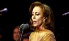 Mit Liedern über Freiheit, Frieden und Liebe hat die libanesische Sängerin Fairouz ihre Landsleuten in 15 Jahren Bürgerkrieg zu Tränen gerührt. Familienstreitigkeiten um ihr Erbe, Songlizenzen und Urheberrechte stellen nur die Karriere der Diva in Frage. Die Fans der 75-Jährigen sind außer sich und demonstrieren auf den Straßen, damit ihr Idol weiter für sie singt. Foto: ap