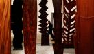In der Ausstellung Heinz Mack - Licht - Raum - Farbe in der Bundeskunsthalle in Bonn geht ein Besucher an Stelen aus Holz vorbei. Besucher können noch bis zum 10. Juli 2011 einen Blick auf die rund 130 Werke des 80-jährigen Malers, Lichtkünstlers und Bildhauers werfen. Foto: dapd