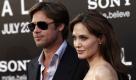 Cast member Angelina Jolie, right and Brad Pitt arrive at the premiere of Salt in Los Angeles, on Monday, July 19, 2010.  (AP Photo/Matt Sayles) Foto: ap