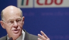 ARCHIV: Bundestagspraesident Norbert Lammert (CDU) spricht in Recklinghausen auf dem Landesparteitag der CDU Nordrhein-Westfalen (Foto vom 07.07.05). Lammert soll Spitzenkandidat der nordrhein-westfaelischen CDU fuer die Bundestagswahl am 27. September werden. Der Landesvorstand habe Lammert am Donnerstagabend (26.02.09) fuer den ersten Platz der Landesliste vorgeschlagen, sagte NRW-CDU-Generalsekretaer Hendrik Wuest am Freitag (27.02.09) in Duesseldorf. Lammert hatte die Landesliste bereits bei der Bundestagswahl 2005 angefuehrt. Die endgueltige Entscheidung ueber die Liste faellt auf einer Vertreterversammlung der NRW-CDU am 14. Maerz in Muelheim. (zu ddp-Text) Foto: Oliver Stratmann/ ddp Foto: ddp