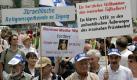 Einige hundert Demonstranten haben sich am Mittwoch (21.06.2006) vor dem Bundesverwaltungsgericht in Leipzig versammelt, um gegen die israelfeindliche Politik des Iran zu protestieren. Am Nachmittag treffen in ihrem letzten Vorrundenspiel bei der Fußball-Weltmeisterschaft die Teams aus dem Iran und aus Angola im Leipziger Zentralstadion aufeinander. Es werden rund 18.000 Fans beider Mannschaften erwartet.  Foto: dpa