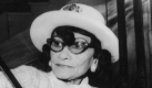 1955 war sie längst die berühmteste Modeschöpferin der Welt: Obwohl dieses Jahr perfekt gewesen wäre für die Präsentation von Coco Chanels Parfümmarke Chanel No. 5, hat die französische Modegöttin das erste synthetisch hergestellte Parfüm bereits am fünften Tag des fünften Monats im Jahr 1921 vorgestellt. Foto: dpa