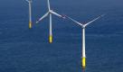 Drei der geplanten sechs Test-Windkraftanlagen in Deutschlands erstem Offshore-Park 'alpha ventus', aufgenommen am Dienstag (11.07.09) vor Borkum in der Nordsee. Eine der sogenannten Muehlen (vorne) wird fuer den Testbetrieb vorbereitet, die beiden hinteren befinden sich bereits in der Versuchsphase.
 Foto: ddp