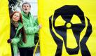 Aktivisten der Umweltschutzorganisation Greenpeace protestieren mit Transparenten vor der japanischen Botschaft in Berlin. Die Aktivisten übergaben einen offenen Brief an den japanischen Botschafter. Darin fordern sie den Schutz der Kinder in Japan vor erhöhten Strahlendosen.  Foto: dpa