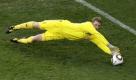 Manuel Neuer: Souveräner Auftritt des Schalkers. Gut bei Flanken, sicher beim Herauslaufen, reaktionsschnell gegen Tevez. Sein bisher bester Auftritt bei der WM. Note: 2. Foto: ap