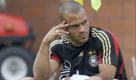 Seine Flanke zum erlösenden 1:0 gegen die Polen bei der WM 2006 war der vorweggenommene Höhepunkt der Karriere des damals 22-Jährigen. Vier Jahre später ist der pfeilschnelle David Odonkor, der allerdings bei einem Leichtathletik-Klub besser aufgehoben wäre als bei einem Fußballverein, aus dem öffentlichen Blickfeld verschwunden. Ganze neun Spiele hat der gebürtige Westfale in der zweiten spanischen Liga absolviert. In vier Jahren waren es insgesamt nur 48 (1 Tor).
 Foto: dpa