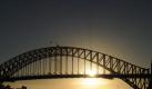 Eine Brücke wird 80 Jahre alt: Die Silhouette der Hafen Brücke von Sydney am 19. März 2012. Foto: Dean Lewis Foto: dpa