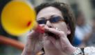 Frauen reagieren auf Konflikte mit Vuvuzela-Sound (Foto)